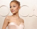Ariana Grande non regge più i costanti giudizi sul suo corpo: stop agli impegni pubblici
