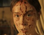 Monster 4, ecco Lizzie Borden 'scioccante e gloriosamente libera' nelle prime foto della serie Netflix