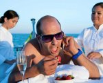 5 film e serie TV gratis su Mediaset Infinity per sentirsi subito in vacanza
