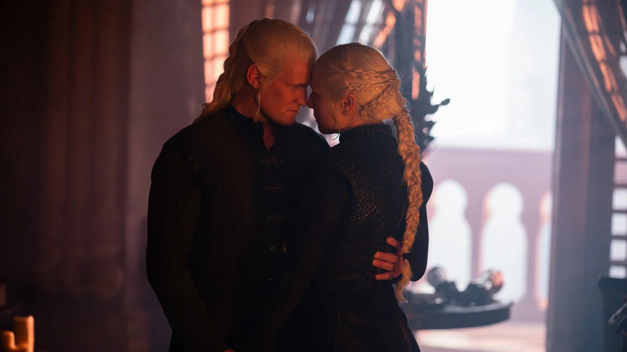Daemon e Rhaenyra in una sequenza del finale di stagione