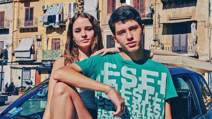 Ketticé, la recensione: le 'canne', Berlusconi e il vuoto dell'adolescenza nel film con Monica Bellucci