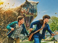 La fine di Oak Street, recensione: Dinosauri e periferia anni '80 per un film divertente e spaventoso