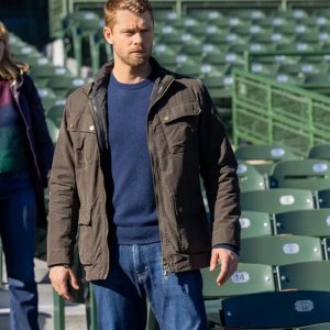 Hope Lauren è Lynne Murphy, Luke Mitchell è Mitch Ripley