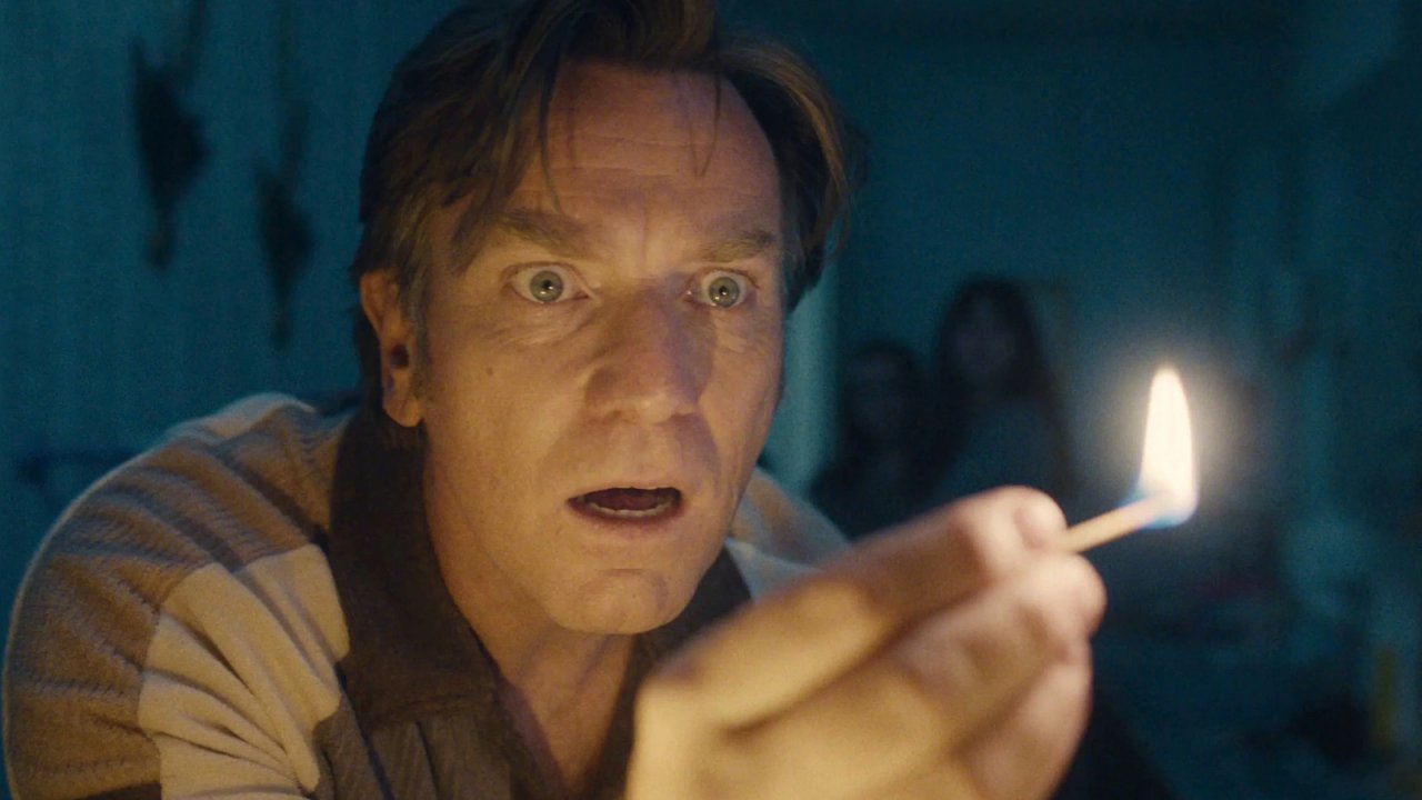 Ewan McGregor interpreta Greg Platt, il padre della famiglia protagonista del film