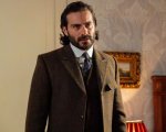La Promessa anticipazioni 21 agosto: Adriano legge la lettera di Catalina ad Alonso