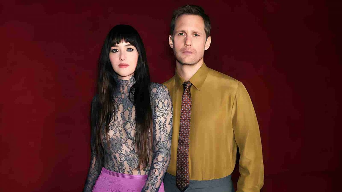 dakota johnson e alexander skarsg229rd in 50 sfumature di rosso valentino un nuovo corto insieme da Movieplayer.it dakota johnson e alexander skarsg229rd in 50 sfumature di rosso valentino un nuovo corto insieme