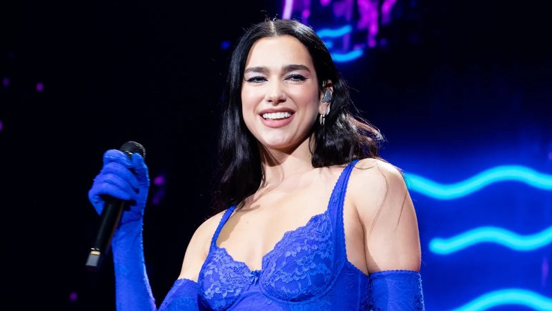 Dua Lipa potrebbe co-condurre Sanremo 2027: la trattativa di Stefano De Martino punta in alto