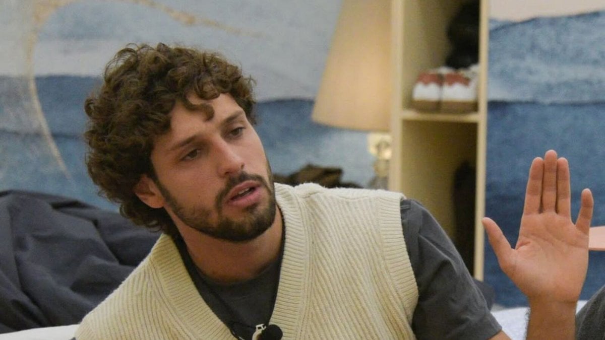 grande fratello mattia scudieri mostra le chat con grazia kendi e nega il tradimento da Movieplayer.it grande fratello mattia scudieri mostra le chat con grazia kendi e nega il tradimento