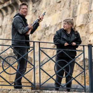 Aaron Eckhart e Abigail Breslin