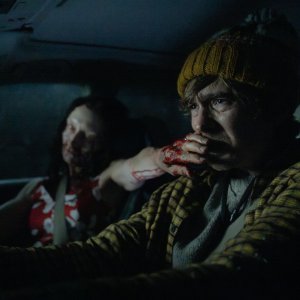 Resident Evil: Austin Abrams in una scena del film di Zach Cregger