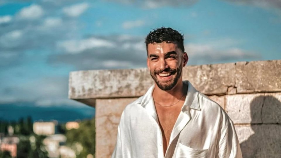 Lory Temptation Island