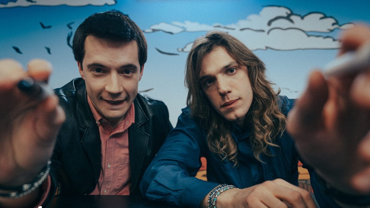nord sud ovest est il trailer ufficiale della serie sky 232 gi224 l inizio della fine per max e mauro da Movieplayer.it nord sud ovest est il trailer ufficiale della serie sky 232 gi224 l inizio della fine per max e mauro