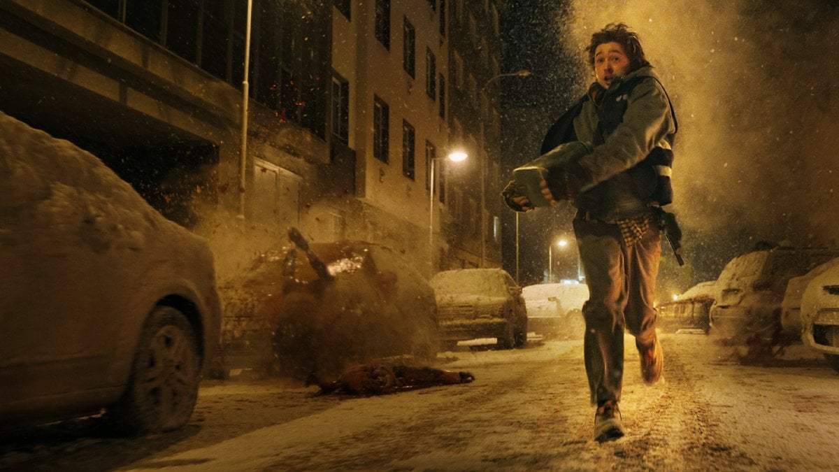 resident evil secondo zach cregger i bizzarri 20 minuti iniziali del film visti in anteprima