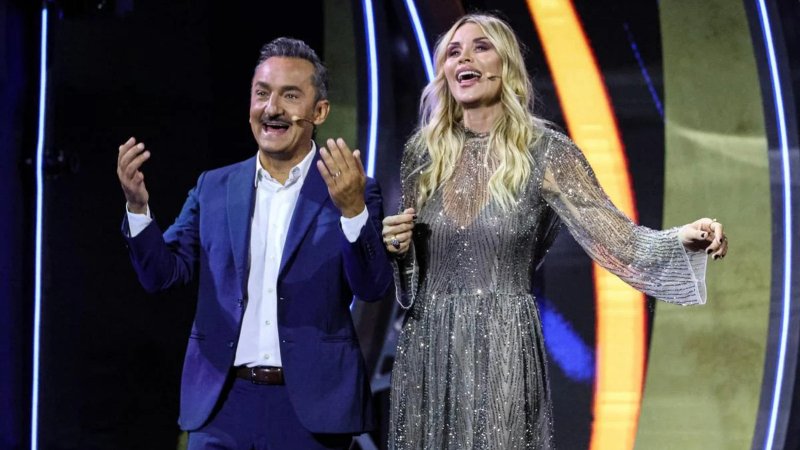 La Notte dei Fiori stasera su Rai 1: chi canta e la scaletta