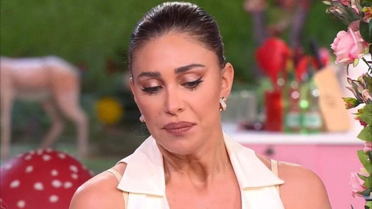 belen risponde a corona dopo falsissimo i reati sono reati si fermasse per i suoi figli da Movieplayer.it belen risponde a corona dopo falsissimo i reati sono reati si fermasse per i suoi figli