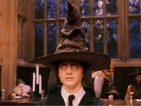 Harry Potter, HBO cambia gli stemmi di Hogwarts e corregge un errore dei film