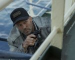 Mutiny: una valanga di proiettili non ferma Jason Statham nella clip esclusiva del film