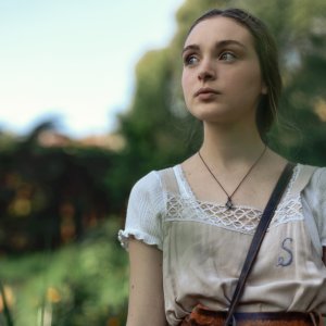 Last Seen: l'esordiente Chloe Jean Lourdes in una scena della serie Apple TV
