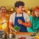 Spezie e bugie - La piccola cucina di Mehdi, la recensione: il sapore della doppia identità