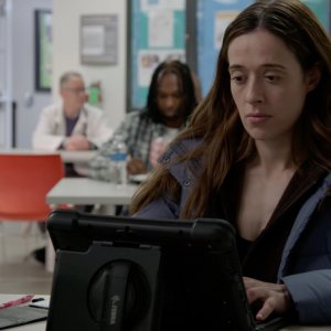 Marina Squerciati nel ruolo dell'ufficiale Kim Burgess