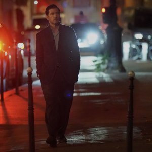 One minute to Midnight: Melvil Poupaud vaga solitario per le strade di Parigi