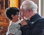Scherzetto, la recensione: Toni Servillo e la sfida dei fantasmi di Mario Martone