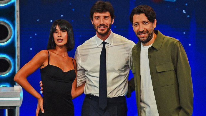 Il nuovo Affari Tuoi di De Martino, tra l'insostenibile leggerezza di Herbert Ballerina e ascolti che soffrono