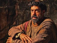 Dio Ride, recensione: l'absolute di Pierfrancesco Favino e il film più politico di Giovanni Veronesi