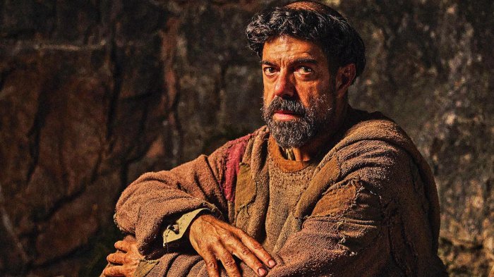 Dio Ride, recensione: l'absolute di Pierfrancesco Favino e il film più politico di Giovanni Veronesi