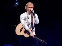 Ed Sheeran si giustifica dopo la cacciata di Macklemore dal tour ma perde altri quattro musicisti