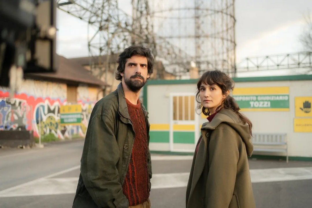 Dov'è la Fiesta?, recensione: il traffico di Roma e una scapigliata rom-com millennial