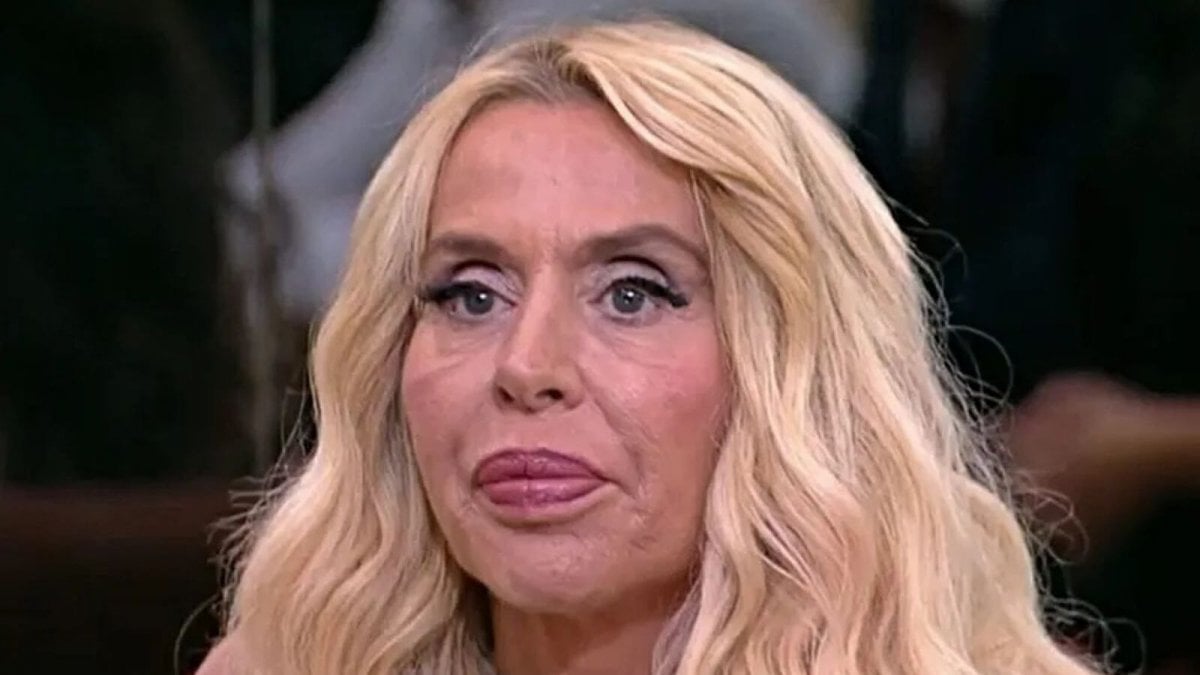 grande fratello vip valeria marini vuole abbandonare la casa me ne voglio andare da Movieplayer.it grande fratello vip valeria marini vuole abbandonare la casa me ne voglio andare