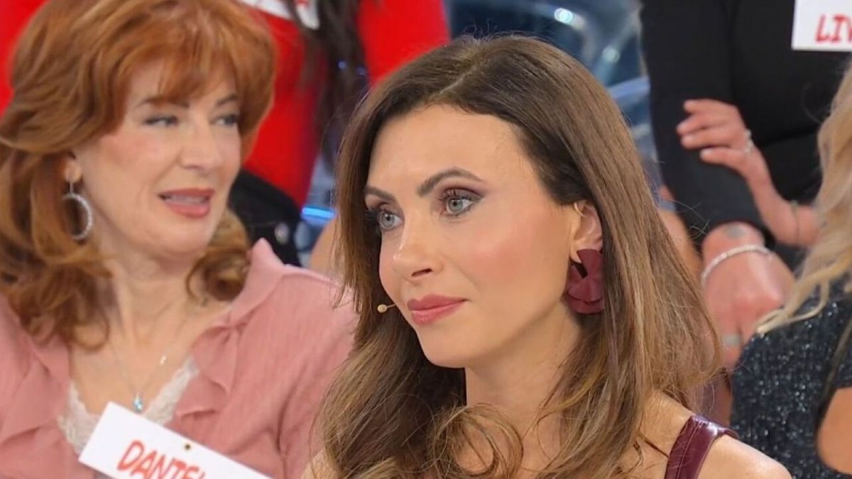 uomini e donne barbara chiude con osvaldo e agnese accusa roberto da Movieplayer.it uomini e donne barbara chiude con osvaldo e agnese accusa roberto