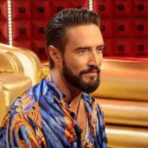 Alex Belli nel confessionale