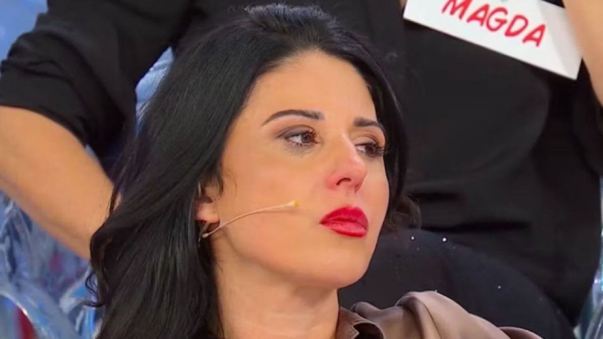uomini e donne anticipazioni rosanna siino bacia antonio e scoppia la lite con paola fatuzzo da Movieplayer.it uomini e donne anticipazioni rosanna siino bacia antonio e scoppia la lite con paola fatuzzo