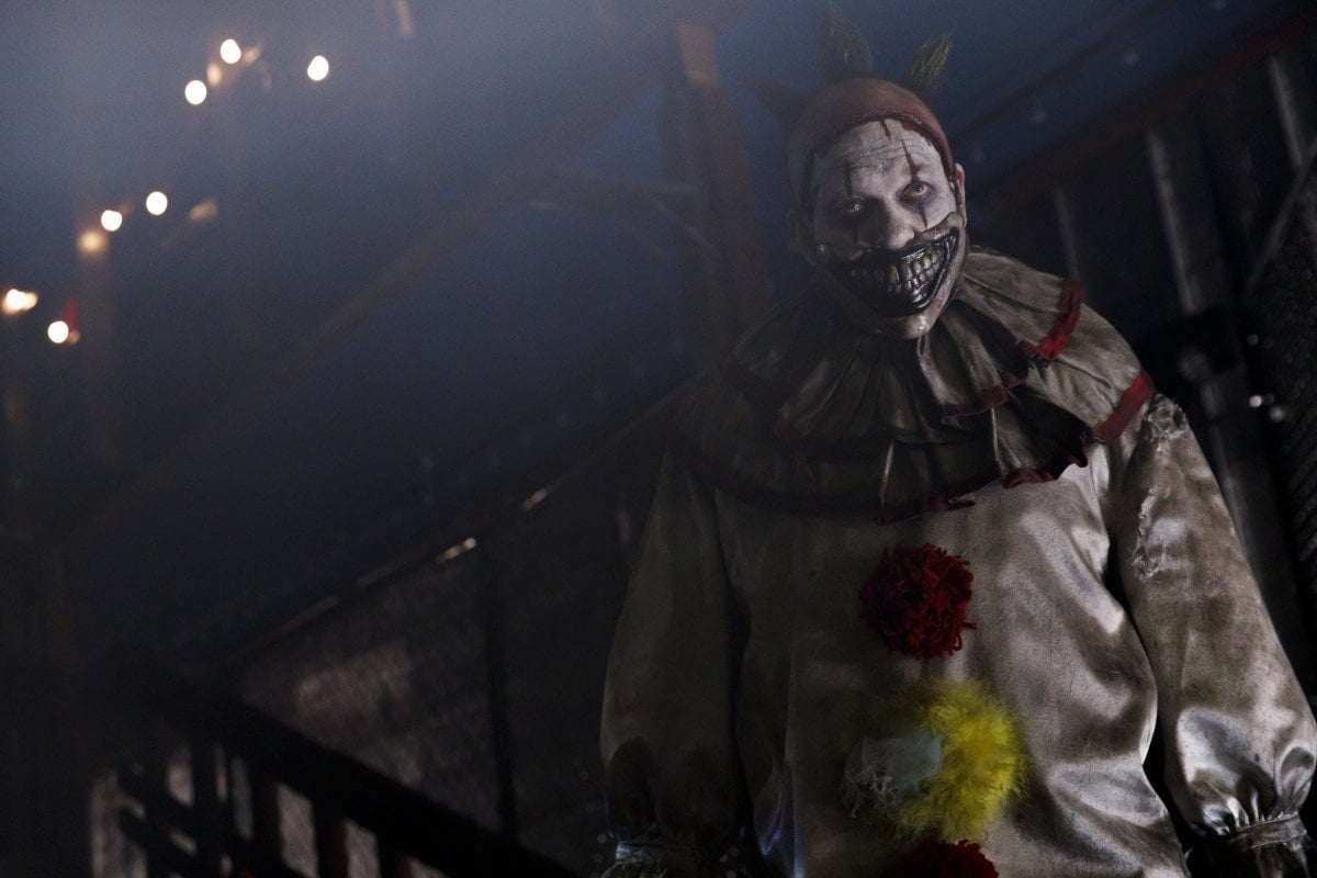 american horror story 13 recensione dei primi episodi il ritorno alle origini che gioca con i nostri incubi da Movieplayer.it american horror story 13 recensione dei primi episodi il ritorno alle origini che gioca con i nostri incubi