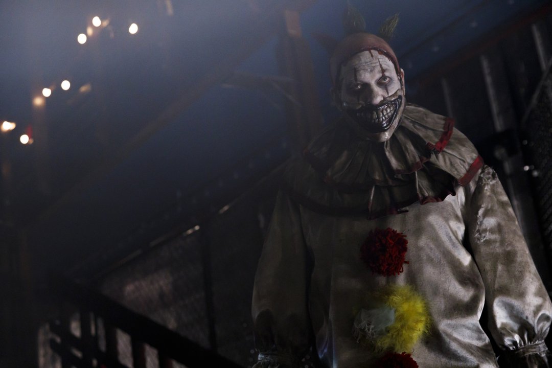 American Horror Story 13, recensione dei primi episodi: il ritorno alle origini che gioca con i nostri incubi