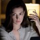 Verity, recensione: il thriller con Anne Hathaway e Dakota Johnson fallisce l'appuntamento con la suspense