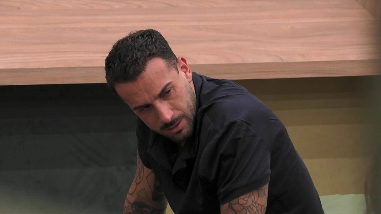 Andreas Muller vuole lasciare il GF Vip dopo il “comodino” di Cesara Buonamici
