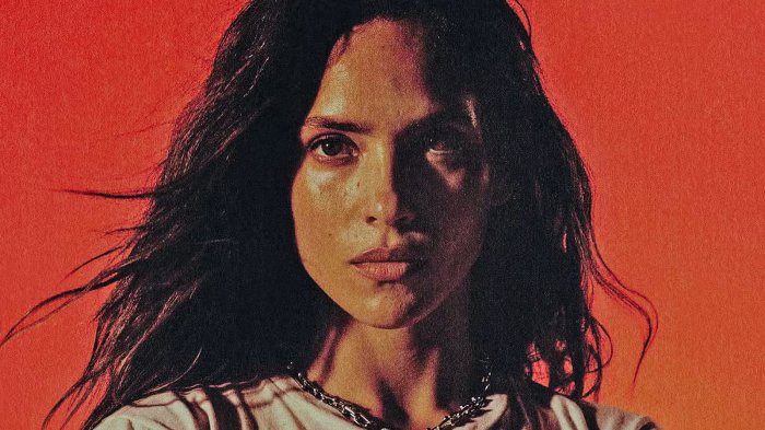 Onslaught, Adria Arjona: 'La mia eroina action? Sarah Connor è stata la stella polare'