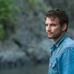 Alex Russell nel film Jungle