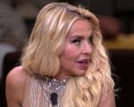 Grande Fratello Vip, Valeria Marini tira fuori un retroscena su Piera Meloni: la regia censura