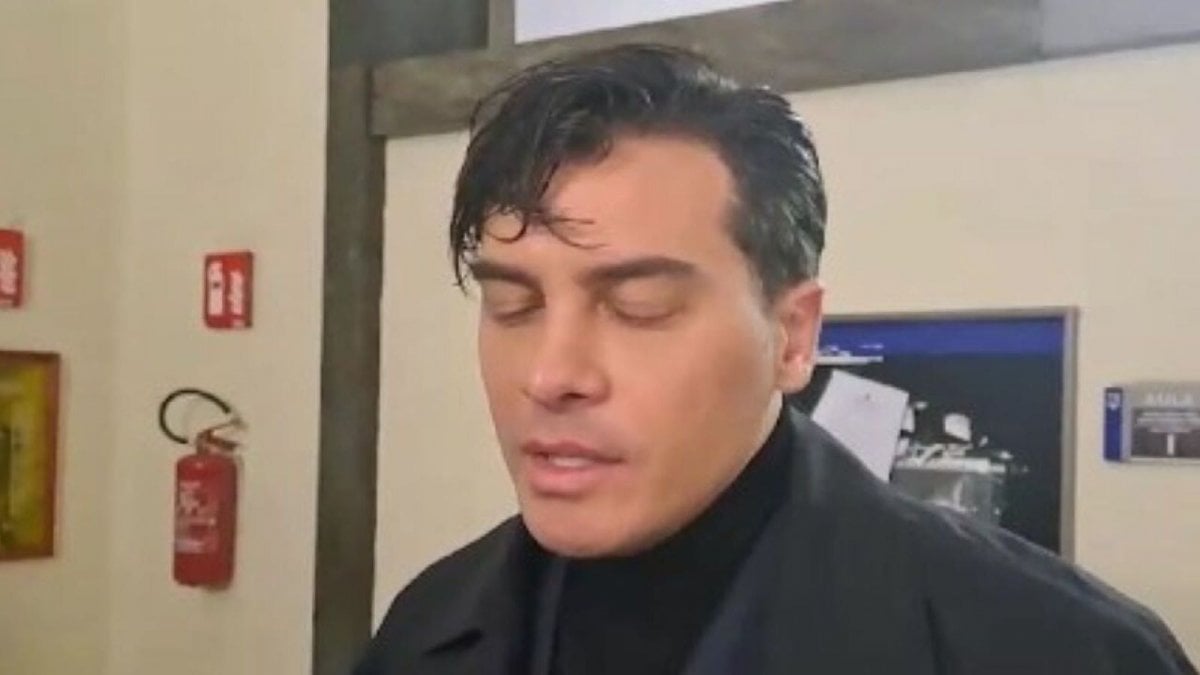 alessandro basciano rinviato a giudizio per le accuse di stalking a sophie codegoni da Movieplayer.it alessandro basciano rinviato a giudizio per le accuse di stalking a sophie codegoni
