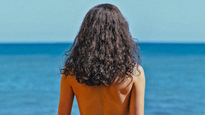 L’amore della tua vita, recensione: il dramma con Margaret Qualley che elabora il lutto post pandemia