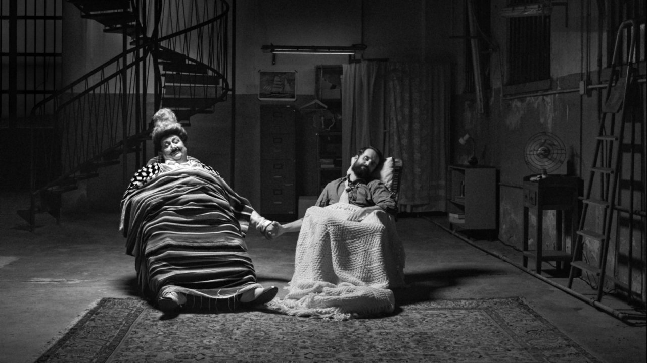 Un fotogramma da L'Elisir d'amore di Andrea Brusa