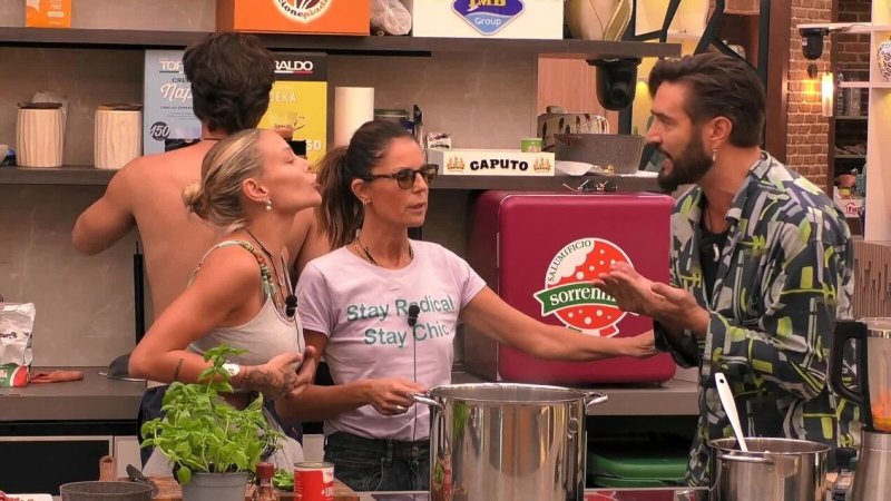 Grande Fratello Vip, Alex Belli sbotta con Giulia Provvedi: 'Coda di paglia'