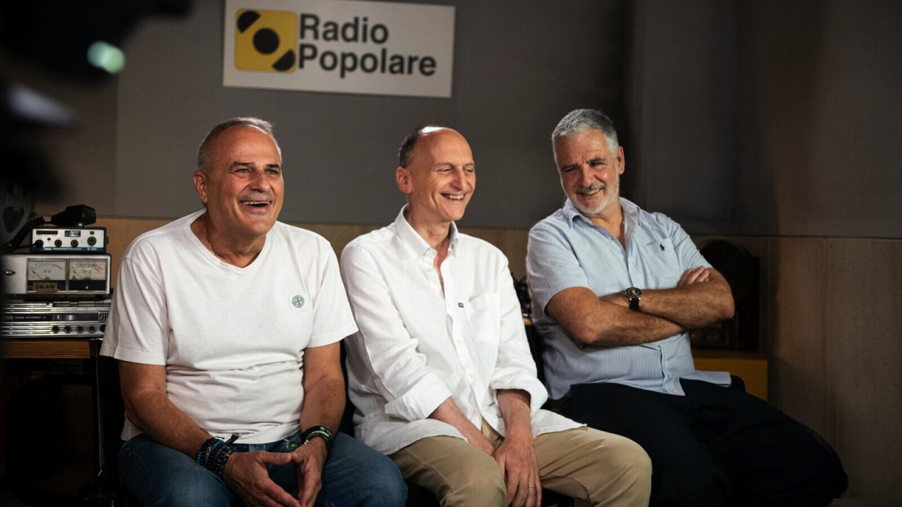 Un fotogramma da L'assurda storia della Gialappa's Band