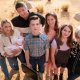 Young Sheldon, Chuck Lorre sul cast: 'Per non fare il vaccino per il Covid usavano scuse religiose'