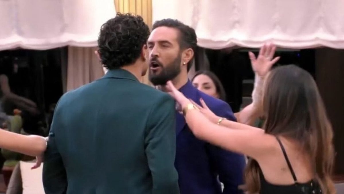grande fratello vip alessandro roncaccia svela il retroscena sulla lite con alex belli da Movieplayer.it grande fratello vip alessandro roncaccia svela il retroscena sulla lite con alex belli
