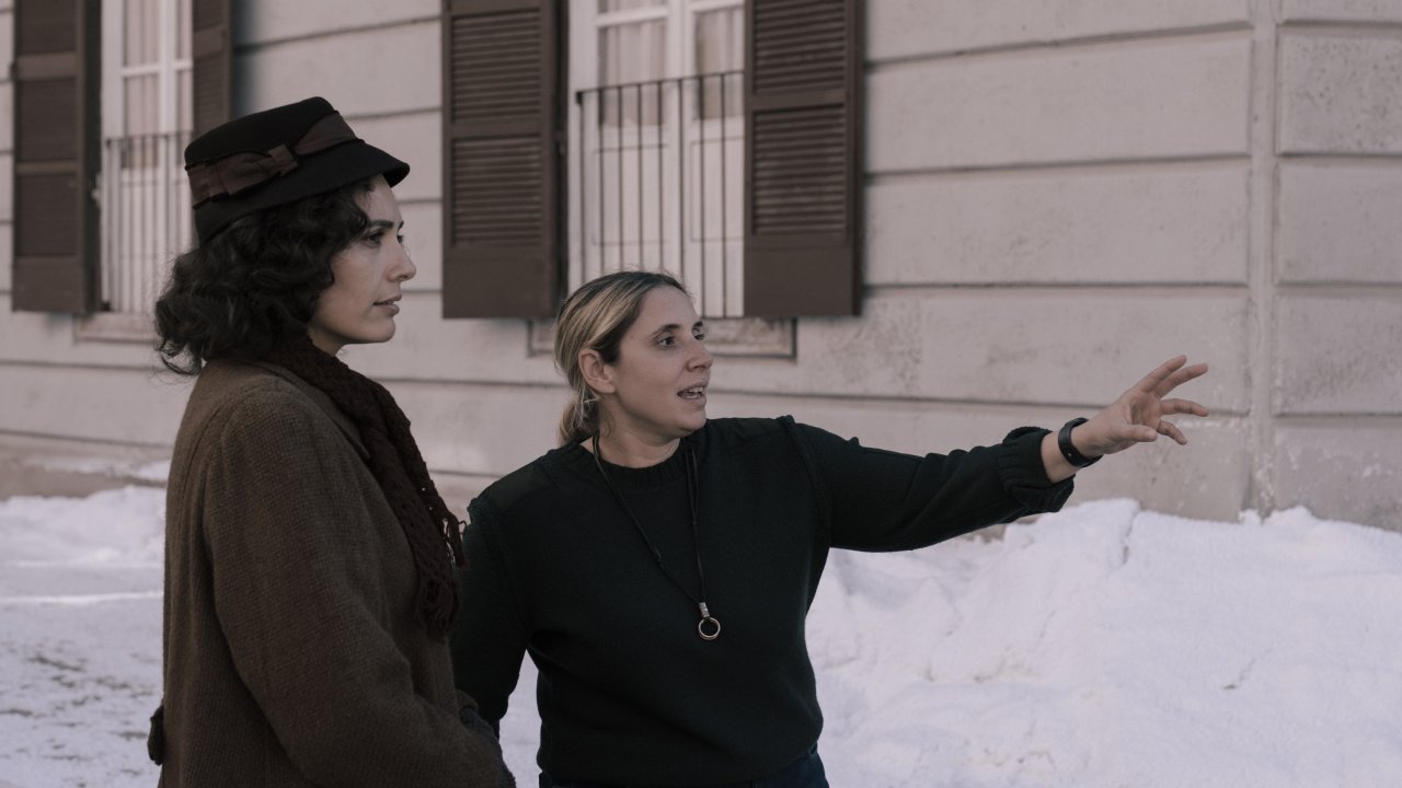 Serena Rossi e Letizia Lamartire sul set de La Famiglia Panini